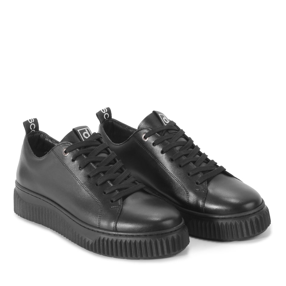  Black leather sports shoes