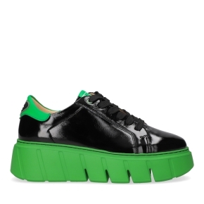 Czarne lakierowane sneakersy na zielonych spodach 6668 Bioeco by Arka